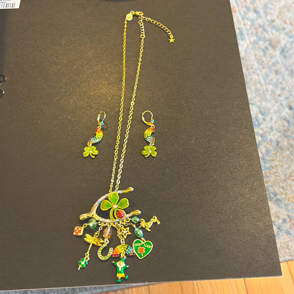 KIRKS FOLLY LUCKY CHARMS NECKLACE & MATCHING EARRINGS SET